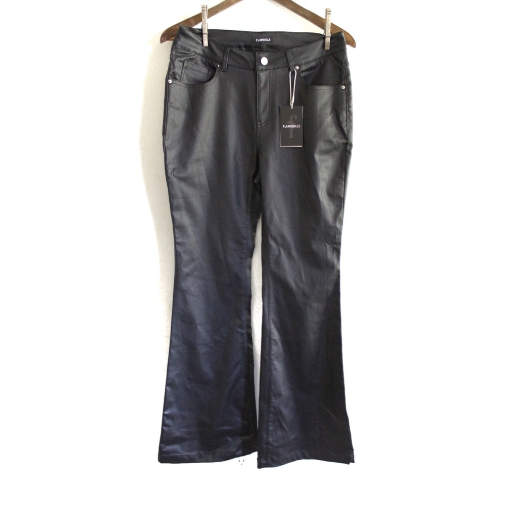 Flamingals NWT Faux Leather Flare Pants For Curvy Women Medium Brand New Black - Picture 2 of 12